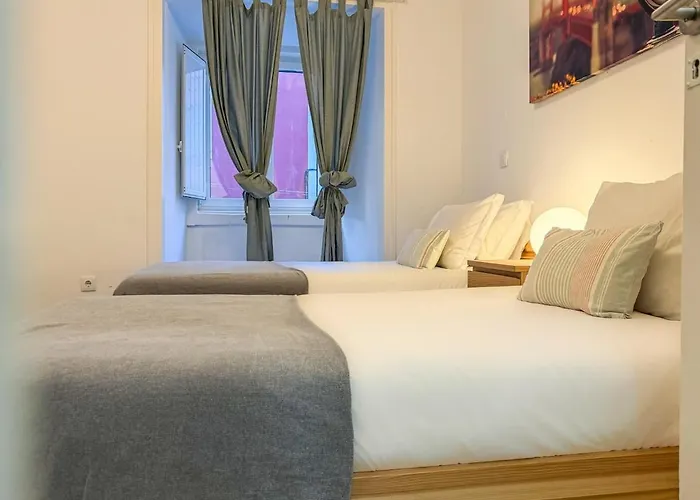 Apartment Your In Santa Marta Next To Liberdade Lissabon